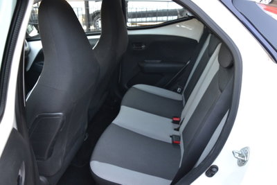 Toyota Aygo 1.0 VVT-i 69 CV 3 porte x-play (10)