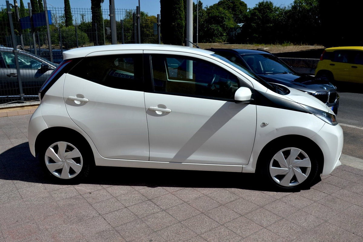 Toyota Aygo 1.0 VVT-i 69 CV 3 porte x-play (13)