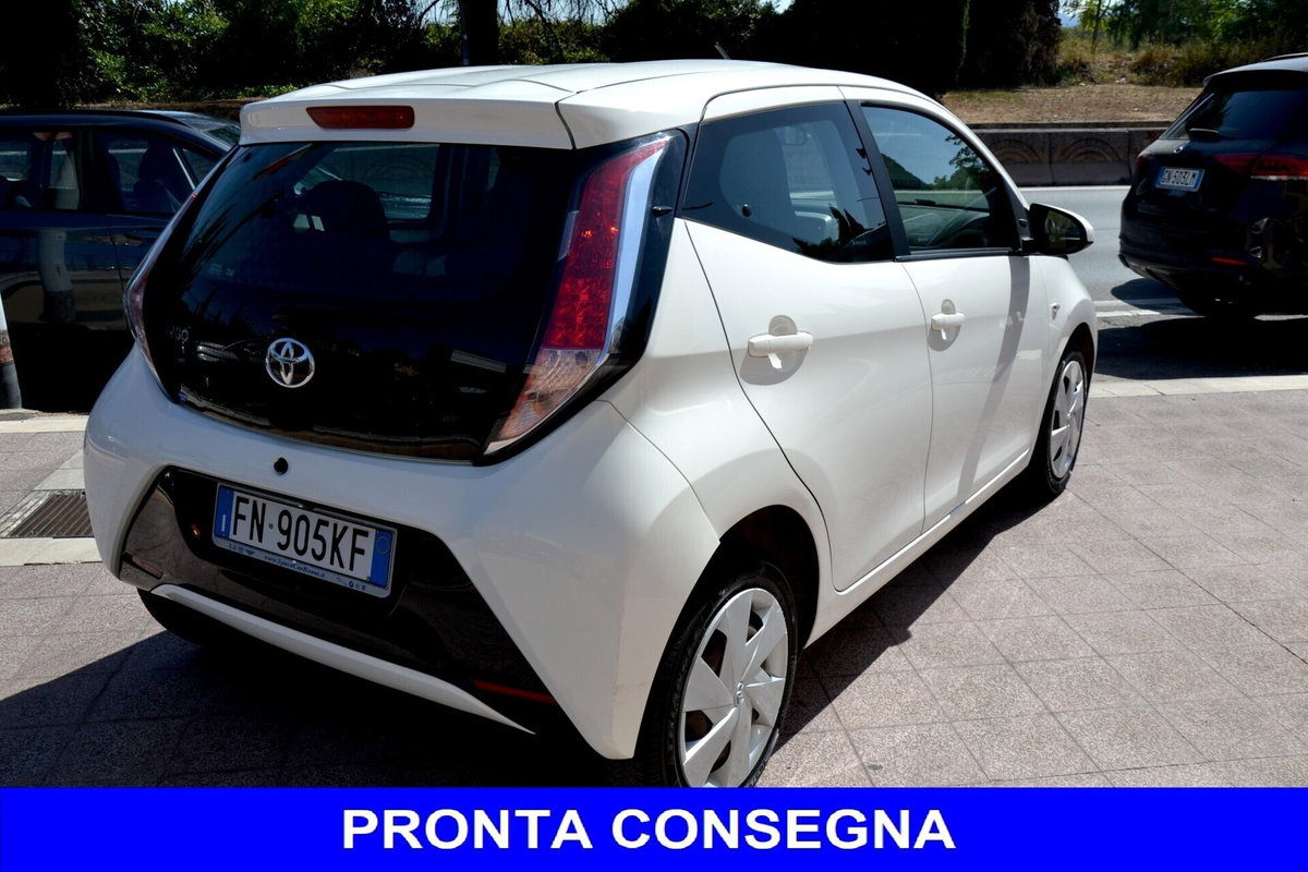 Toyota Aygo 1.0 VVT-i 69 CV 3 porte x-play (3)