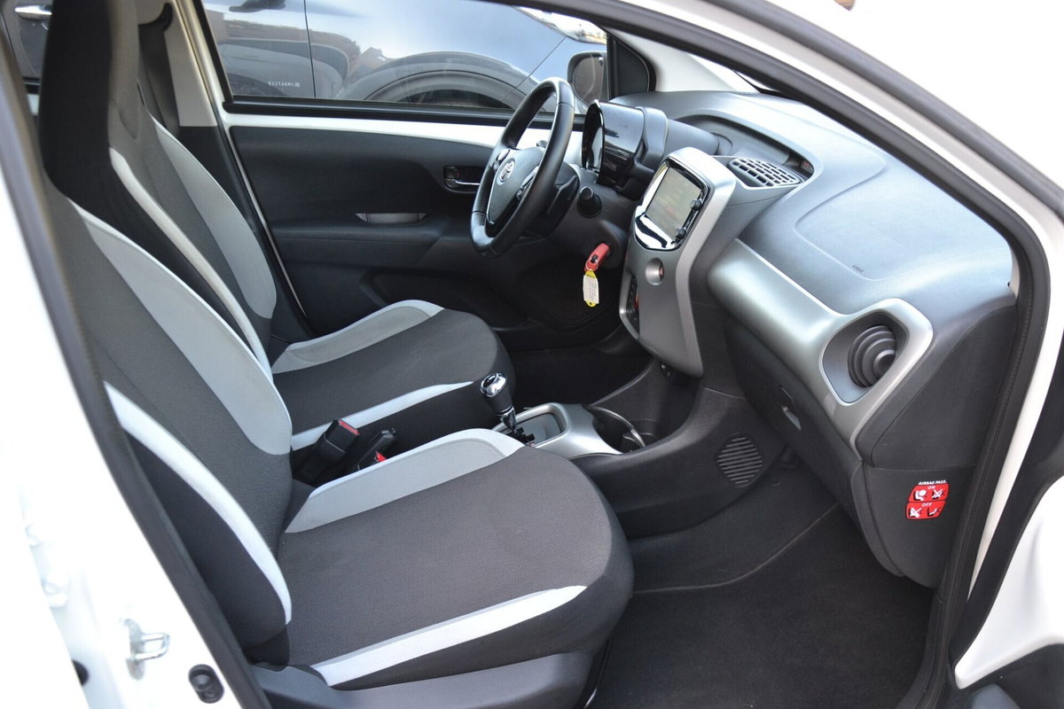 Toyota Aygo 1.0 VVT-i 69 CV 3 porte x-play (9)