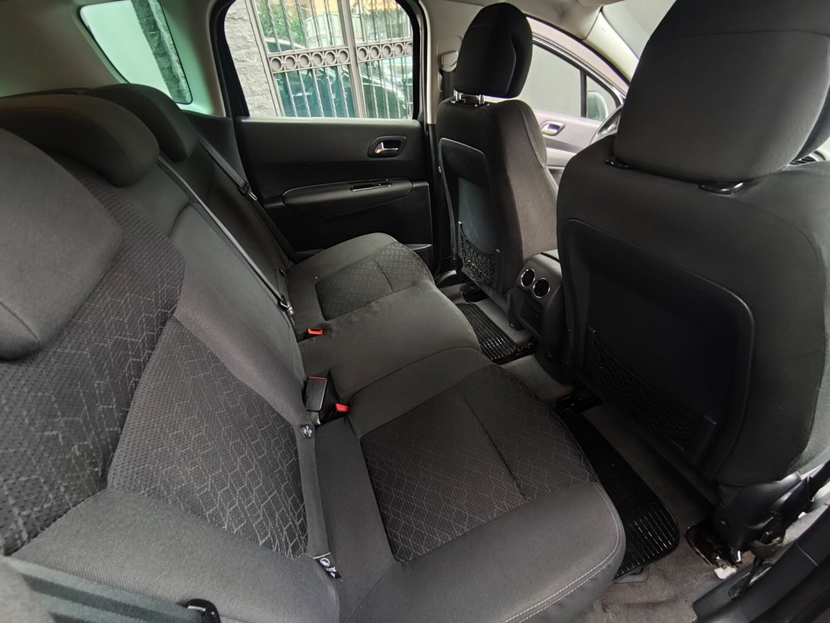 Peugeot 3008 1.6 HDi 115CV Active (9)