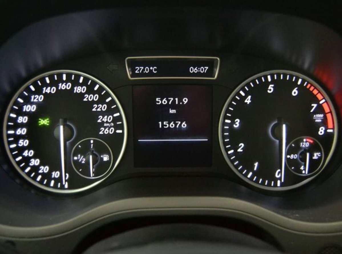 Mercedes-Benz Classe B 180 Executive (8)