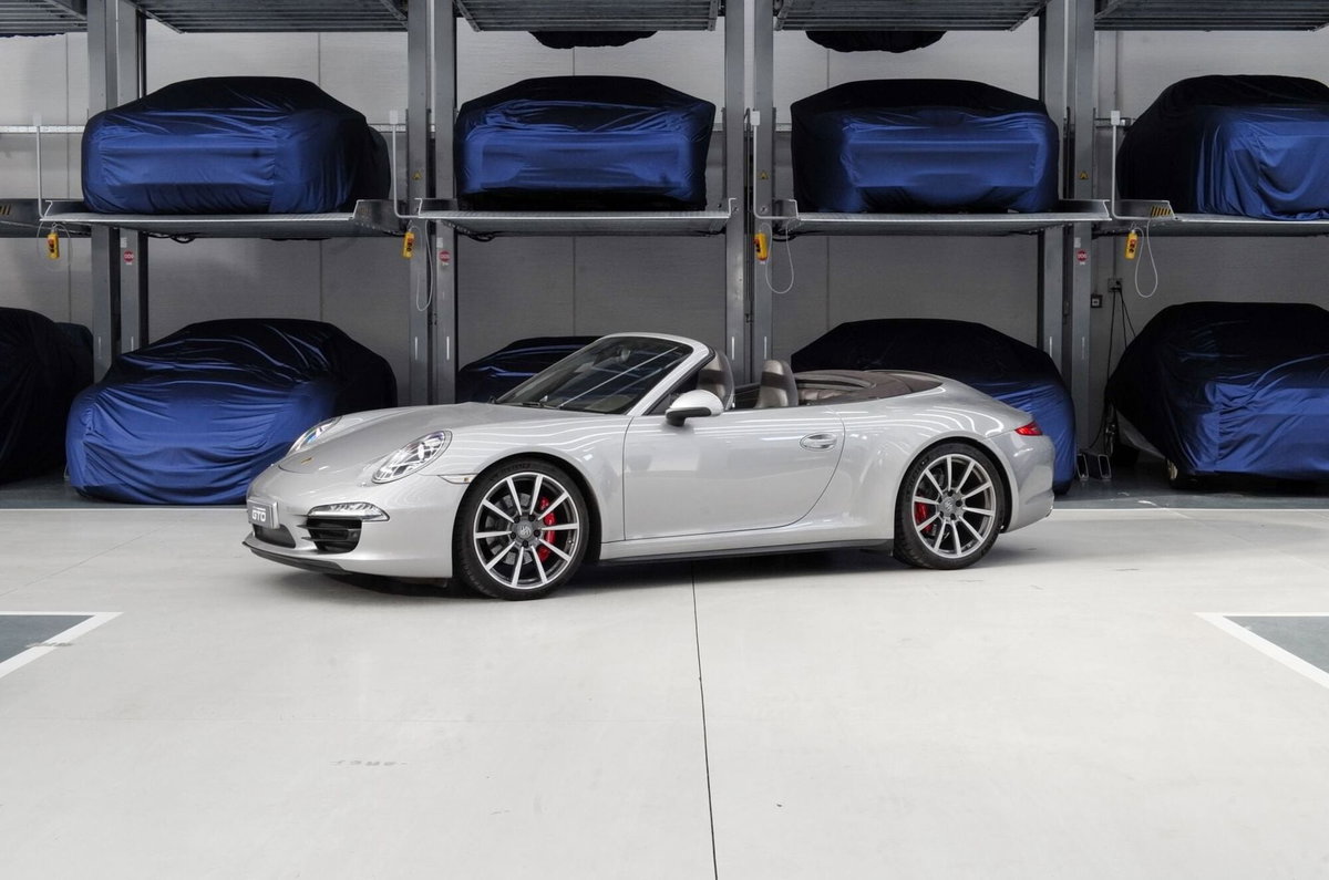 Porsche 911 Cabrio 3.8 Carrera 4S (4)