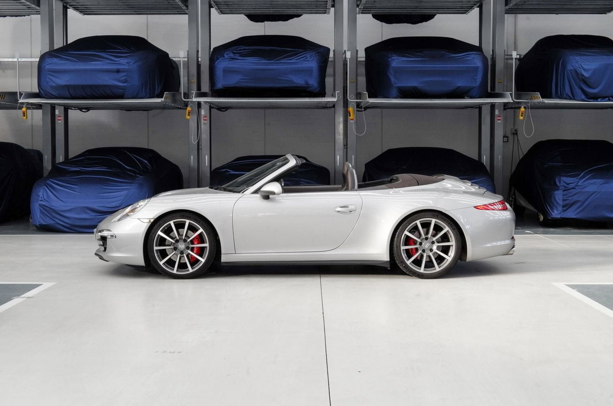 Porsche 911 Cabrio 3.8 Carrera 4S (5)