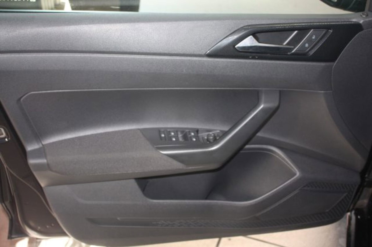 Volkswagen Polo 1.0 Life 80cv (11)