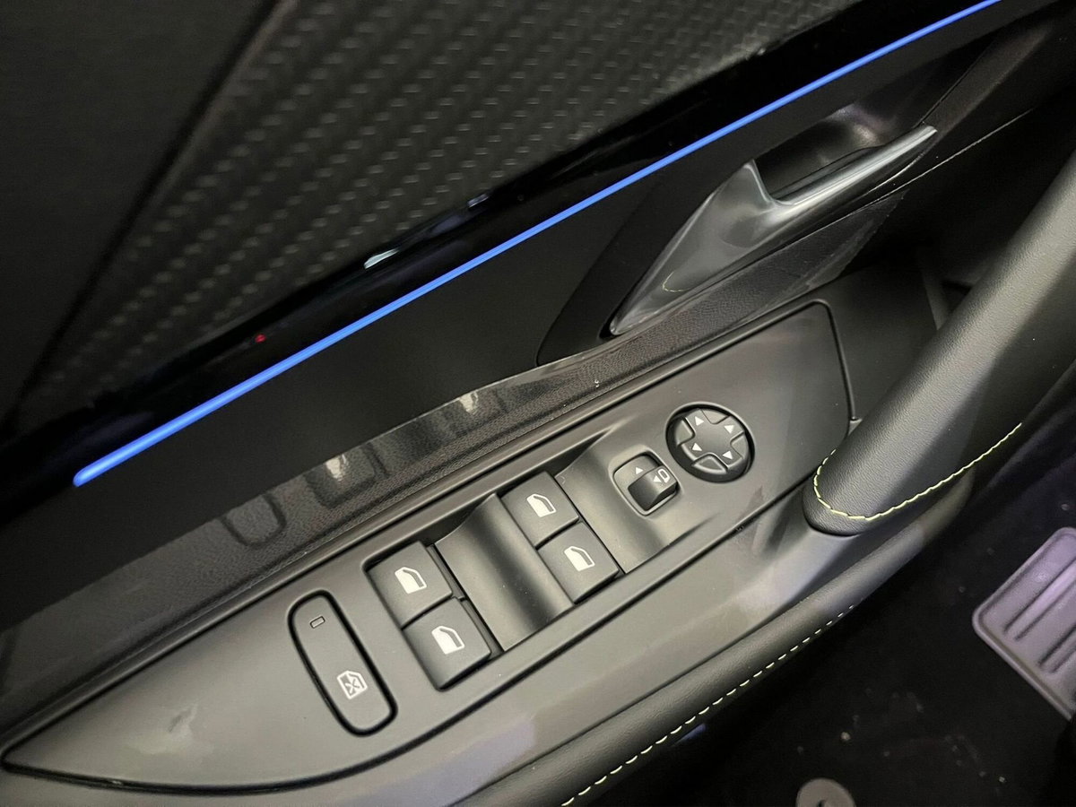 Peugeot 208 1.2 hybrid GT 145cv e-dcs 6 (19)