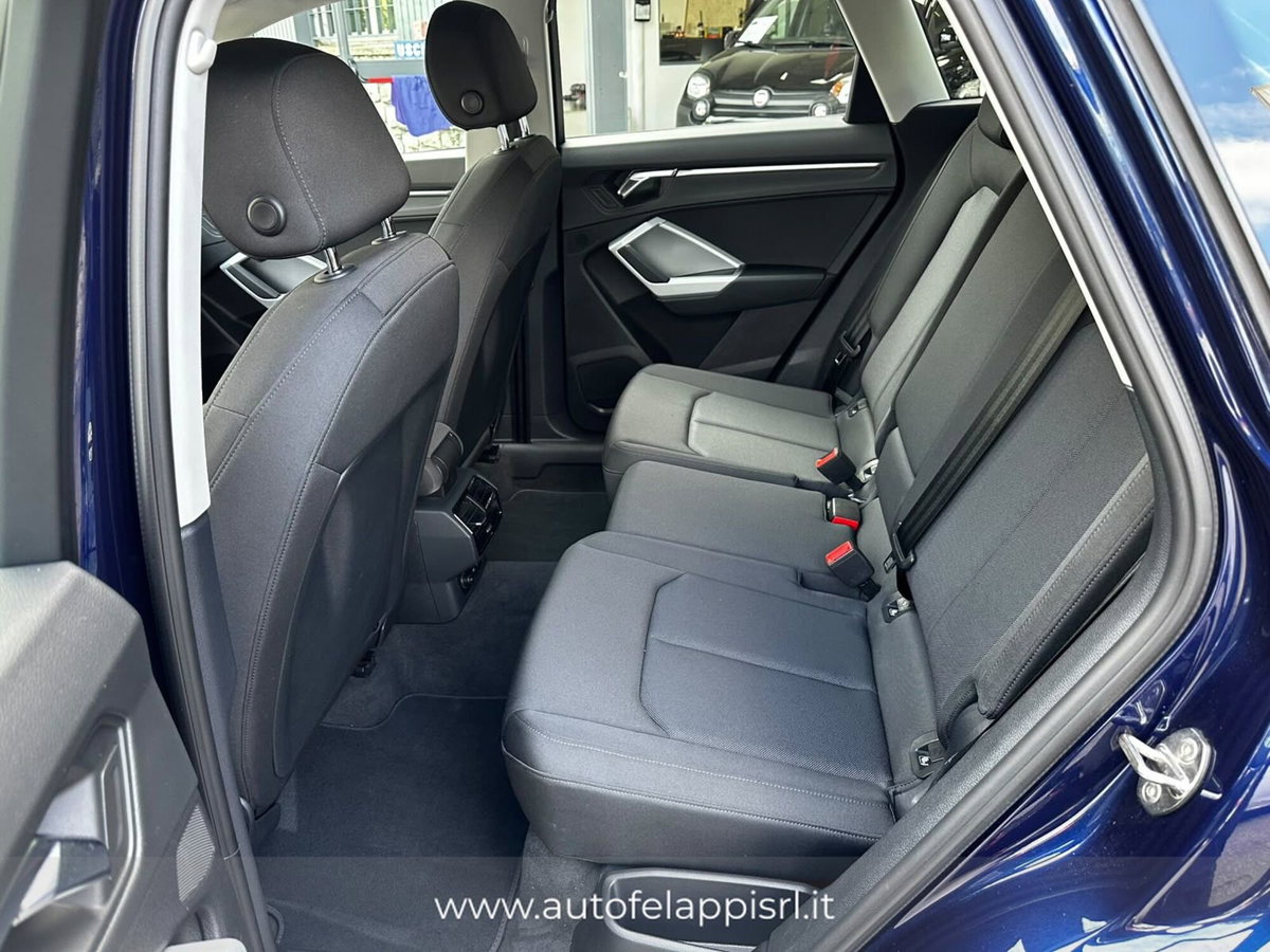 Audi Q3 35 TDI quattro S tronic Business (16)