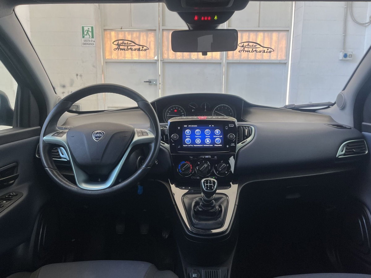 Lancia Ypsilon 1.2 69 CV 5 porte GPL Ecochic Alberta Ferretti (10)