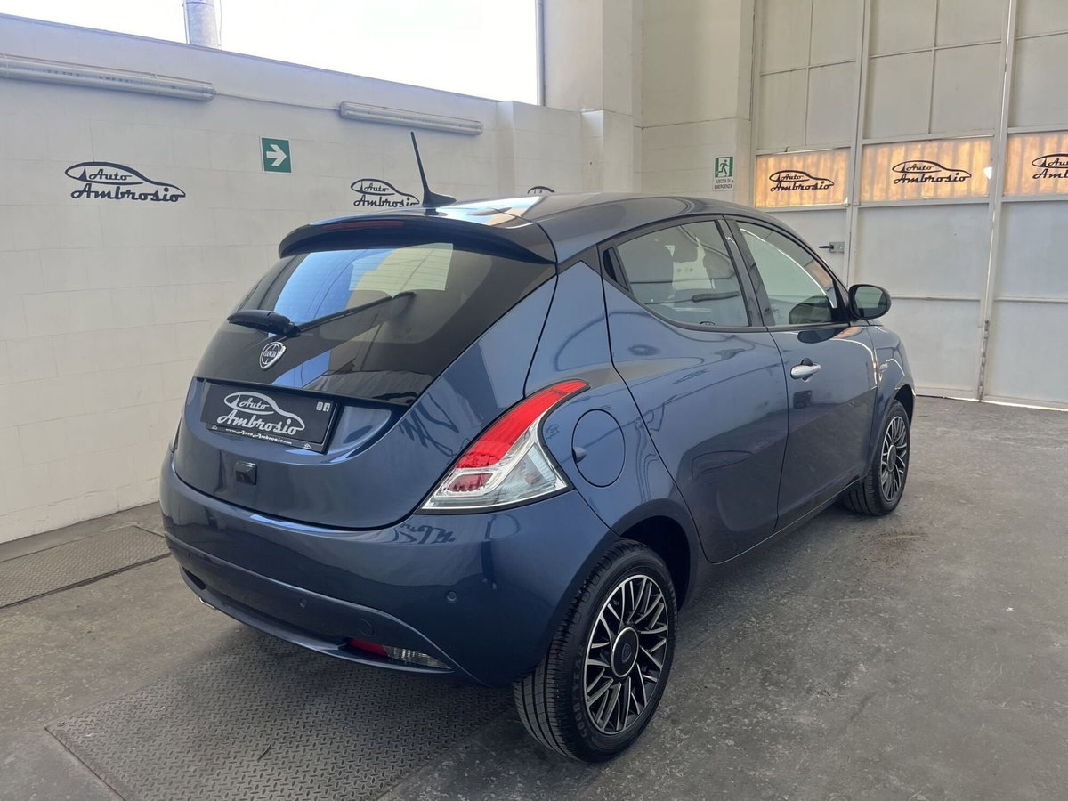 Lancia Ypsilon 1.2 69 CV 5 porte GPL Ecochic Alberta Ferretti (5)
