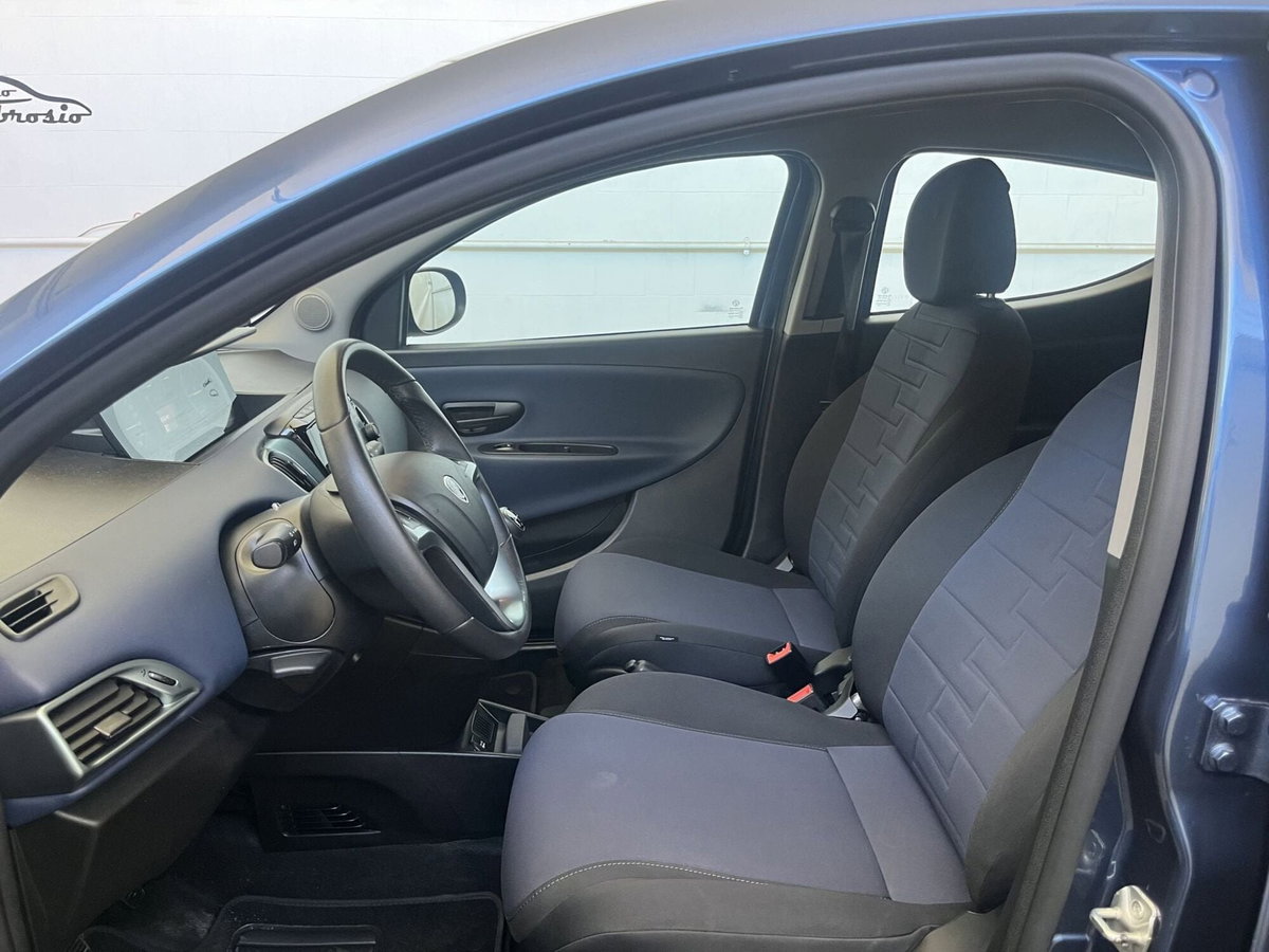 Lancia Ypsilon 1.2 69 CV 5 porte GPL Ecochic Alberta Ferretti (7)