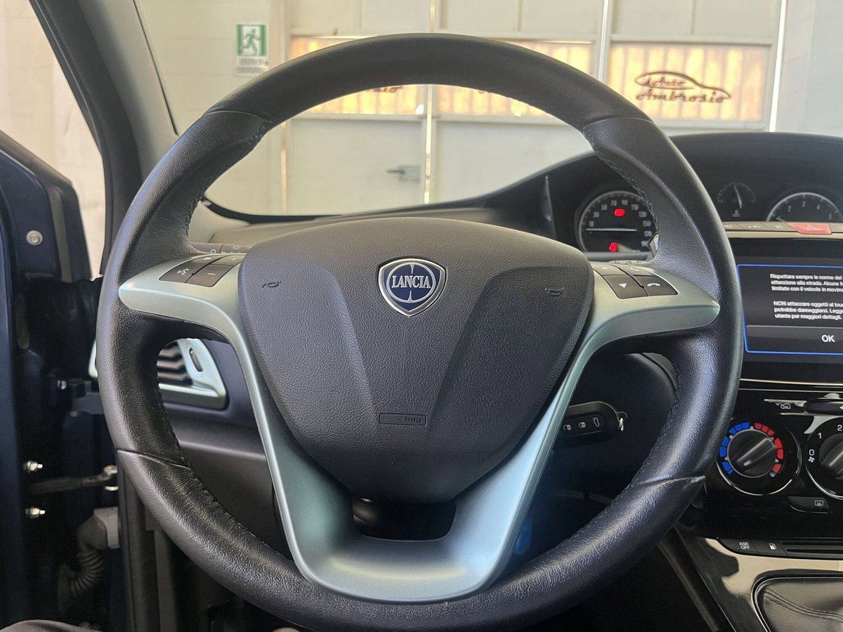 Lancia Ypsilon 1.2 69 CV 5 porte GPL Ecochic Alberta Ferretti (9)