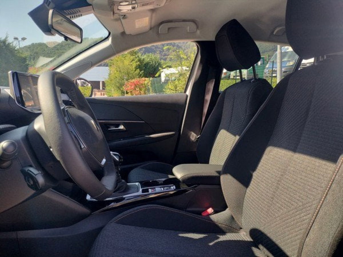 Peugeot 208 1.2 turbo Business 100cv (9)