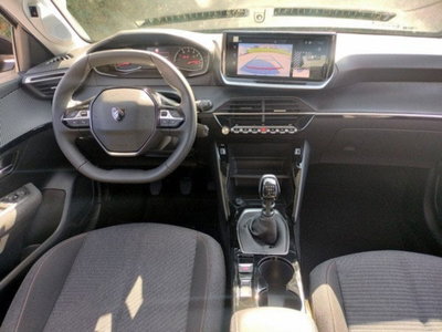 Peugeot 208 1.2 turbo Business 100cv (12)