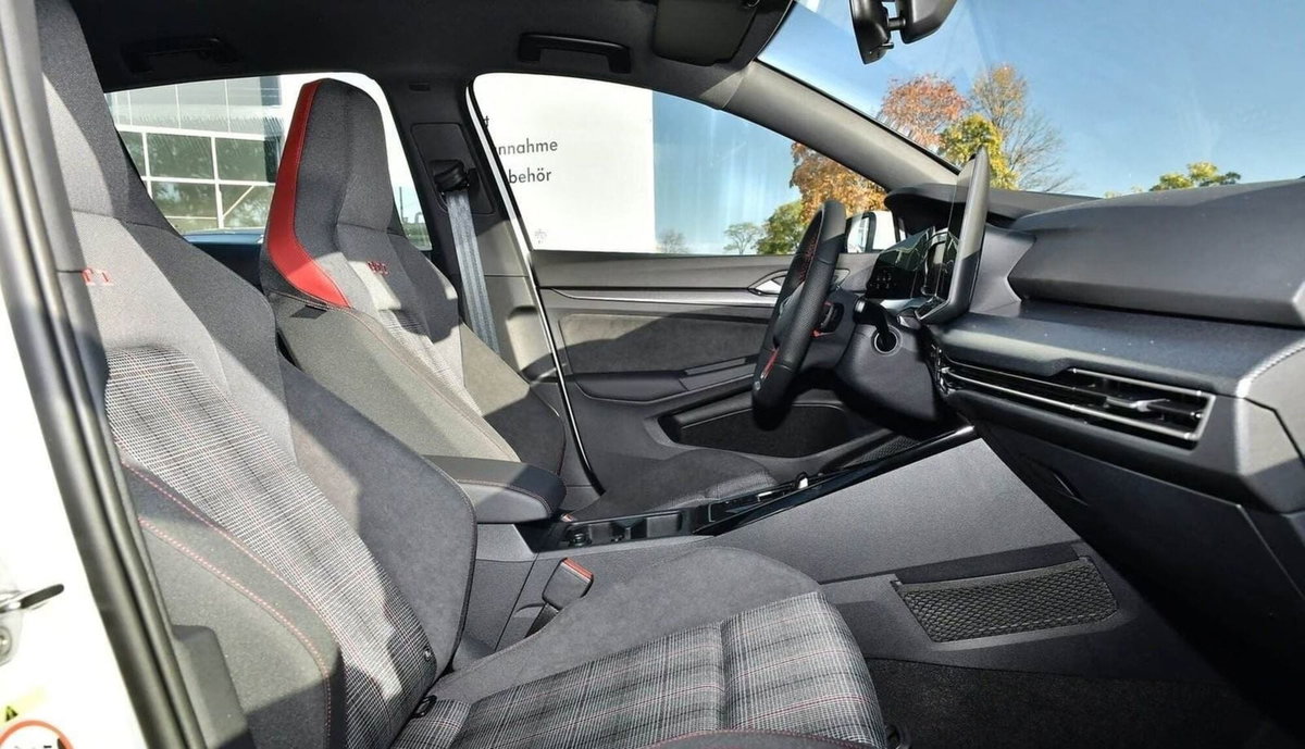Volkswagen Golf GTI Clubsport 2.0 TSI DSG 5p. BlueMotion Technology (9)
