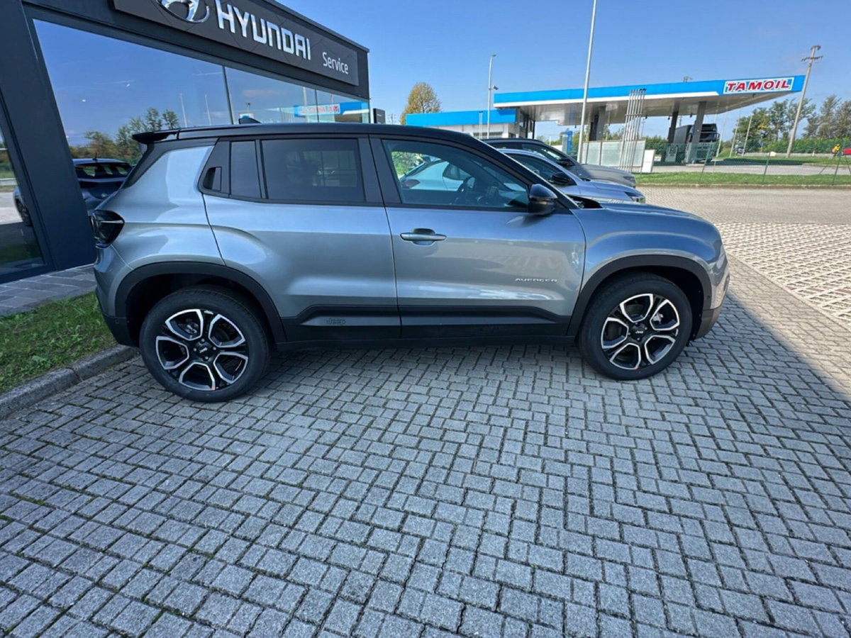 Jeep Avenger 1.2 turbo e-hybrid mhev Summit fwd 110cv edct6 (4)