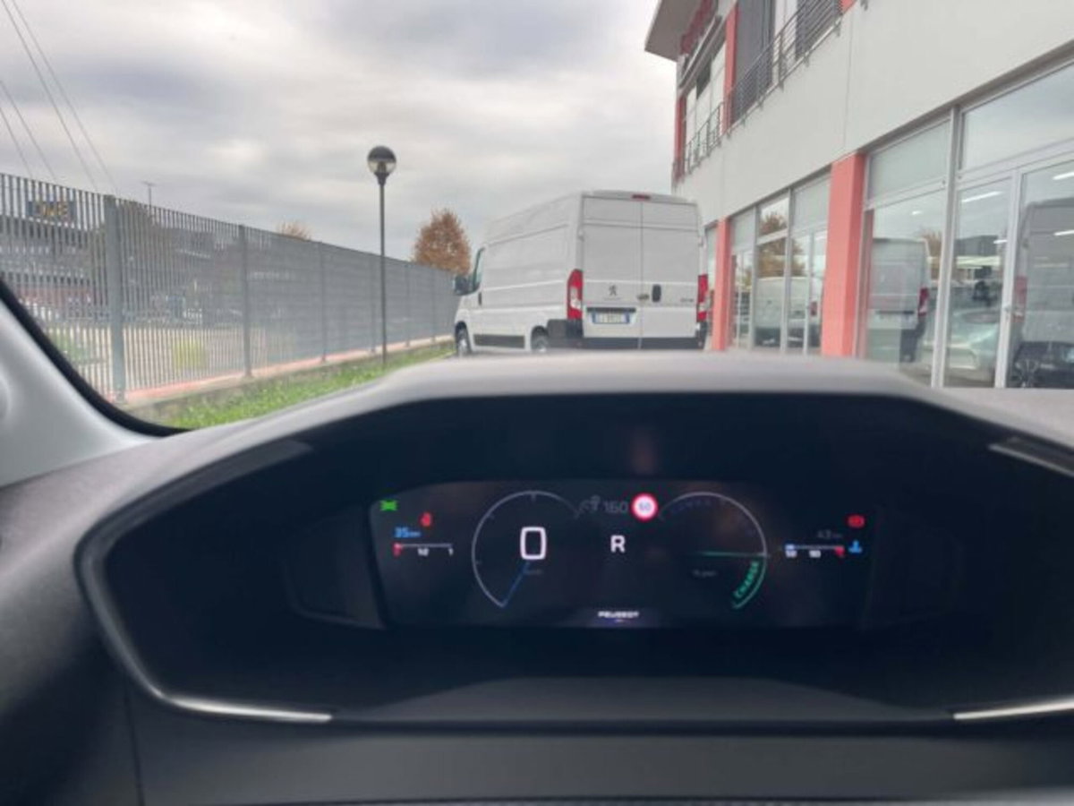Peugeot 208 50 kWh Allure (11)