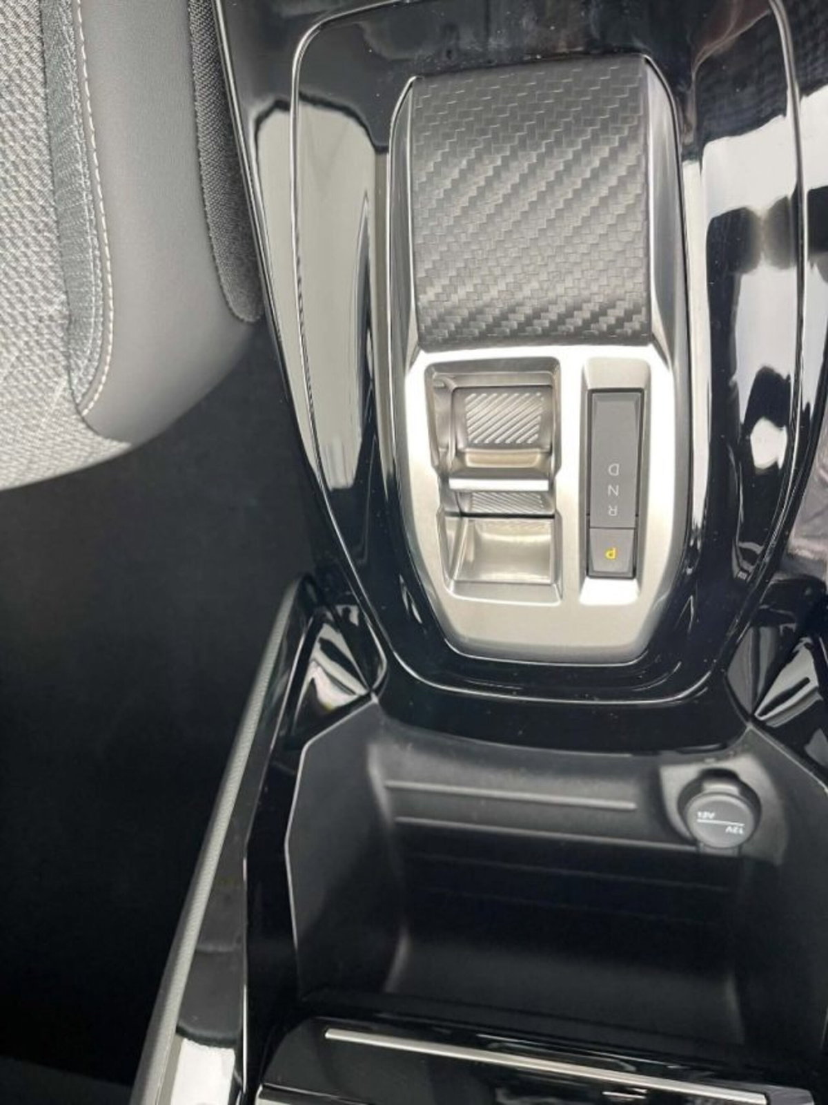 Peugeot 208 50 kWh Allure (9)
