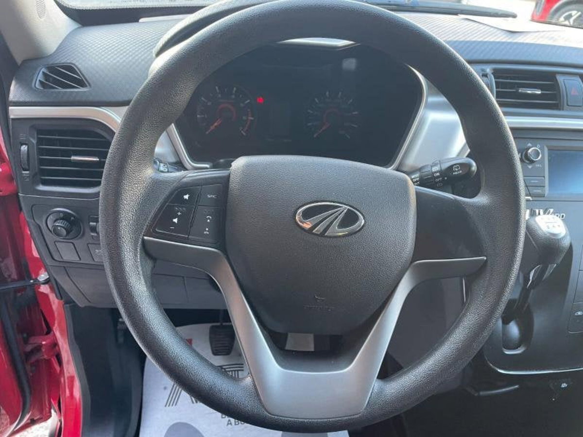 Mahindra KUV100 1.2 K8 (10)