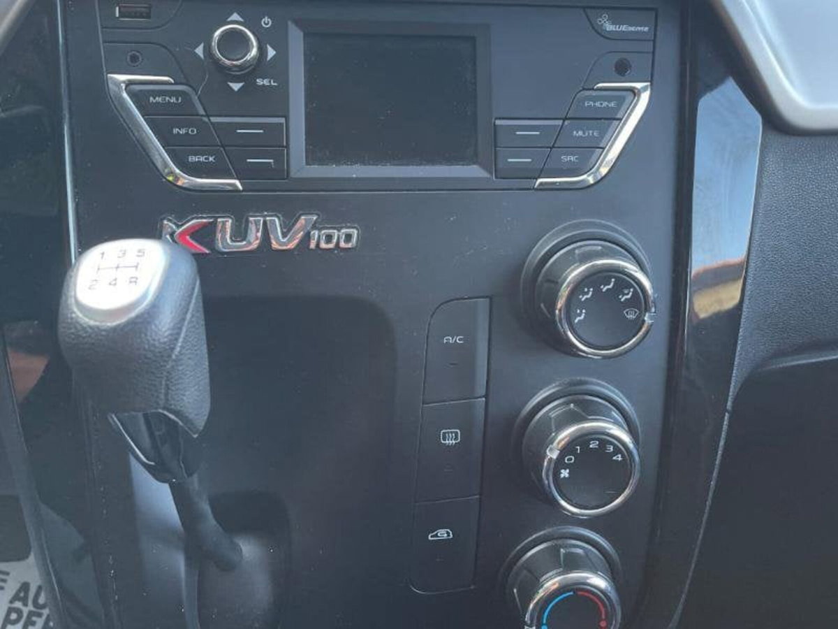 Mahindra KUV100 1.2 K8 (9)