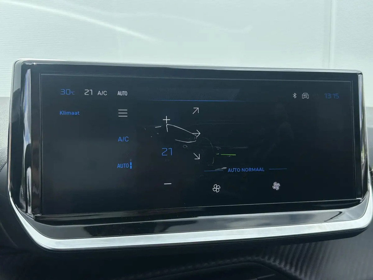 Peugeot 208 motore elettrico 136 CV 5 porte GT (6)