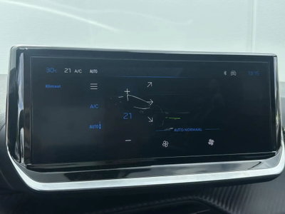 Peugeot 208 motore elettrico 136 CV 5 porte GT (6)