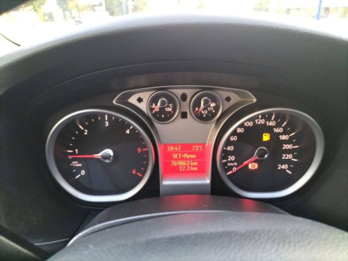 Ford Focus Station Wagon 1.6 TDCi (90CV) SW Tit. (6)