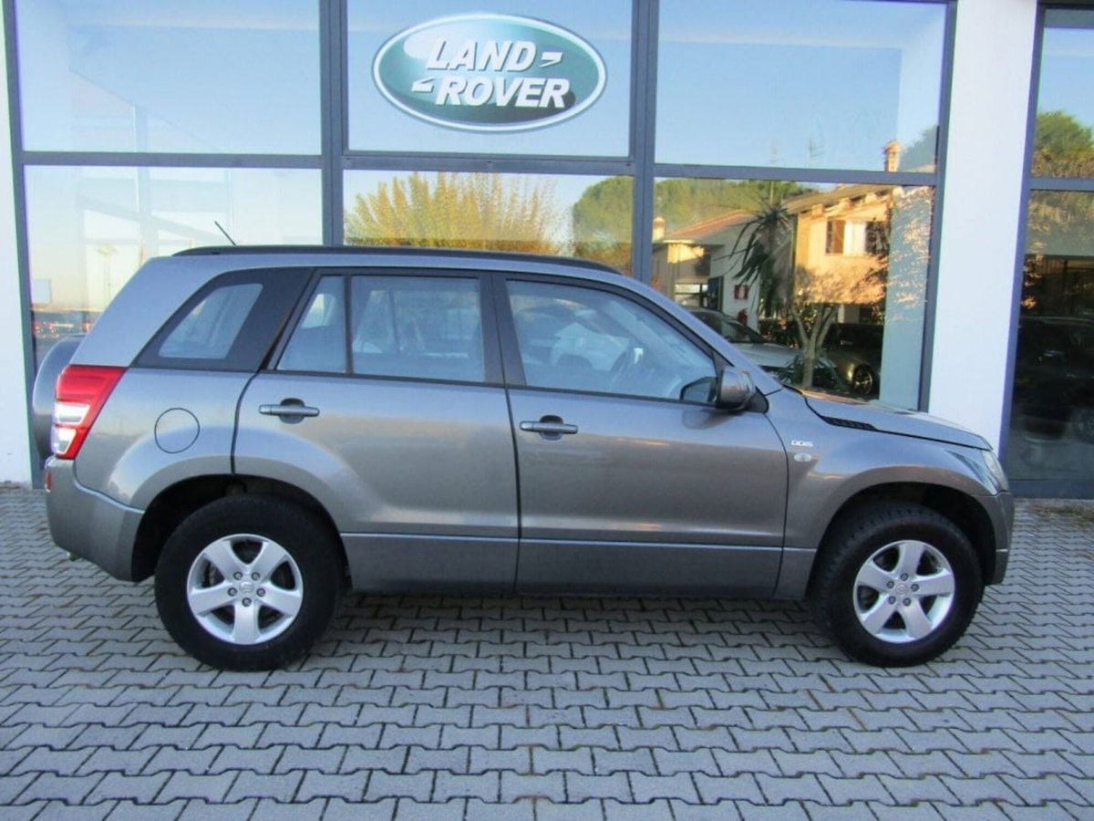 Suzuki Grand Vitara 1.9 DDiS 5 porte Crossover (4)