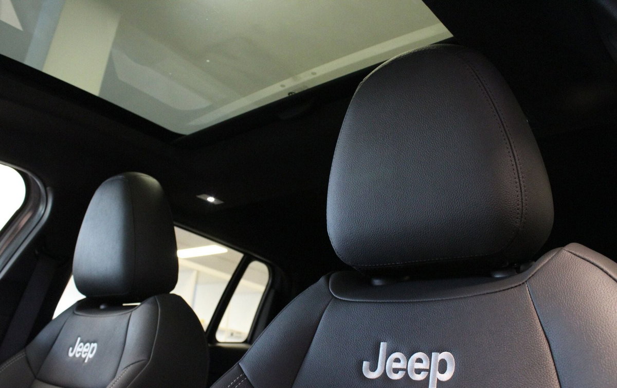 Jeep Avenger 1.2 turbo e-hybrid mhev Overland 4xe 145cv edct6 (10)