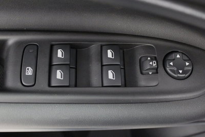Jeep Avenger 1.2 turbo e-hybrid mhev Overland 4xe 145cv edct6 (12)