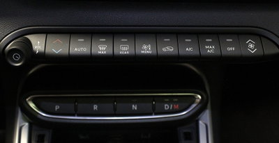 Jeep Avenger 1.2 turbo e-hybrid mhev Overland 4xe 145cv edct6 (16)