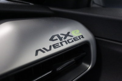 Jeep Avenger 1.2 turbo e-hybrid mhev Overland 4xe 145cv edct6 (17)