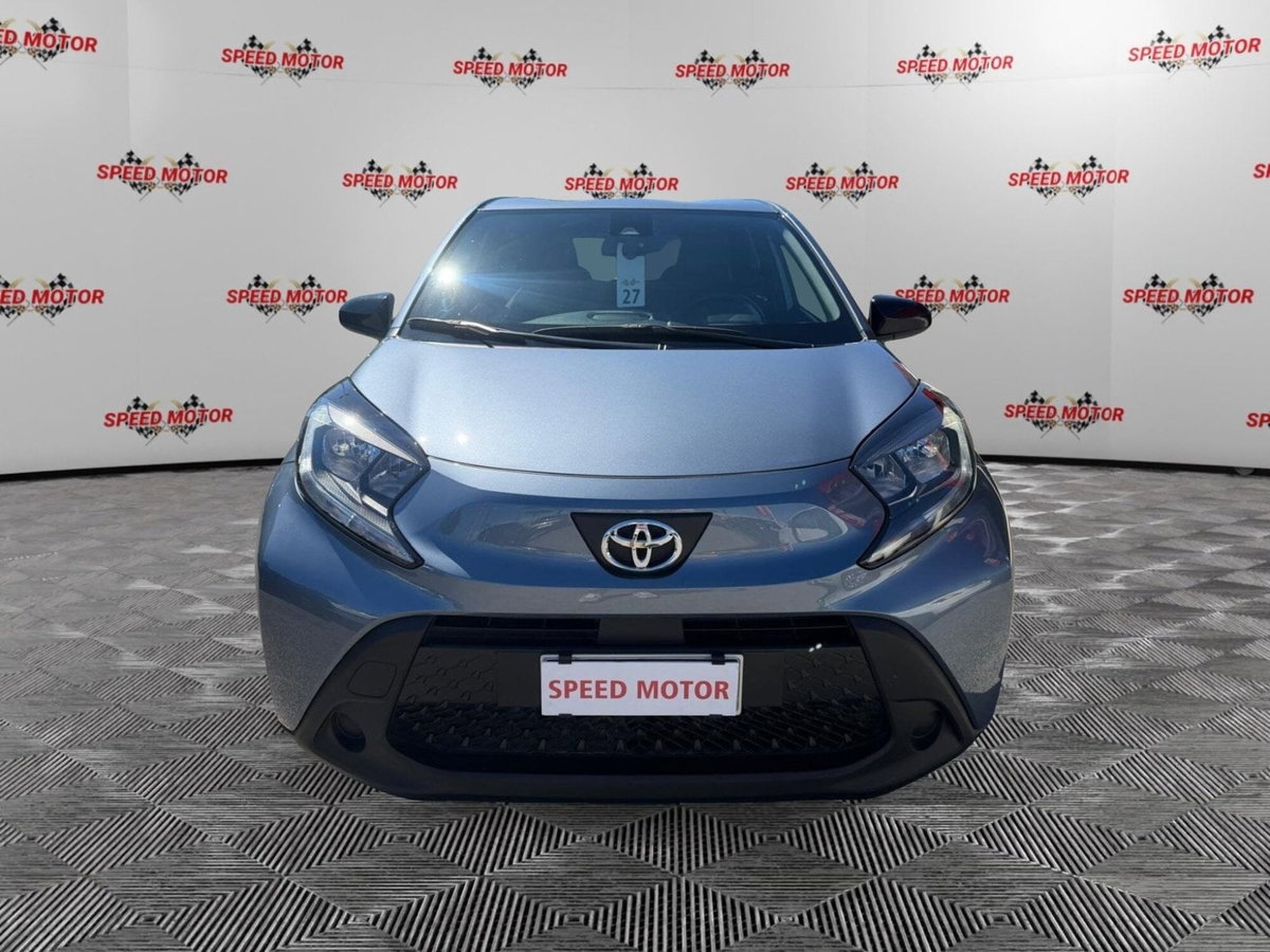 Toyota Aygo X 1.0 VVT-i 72 CV 5p. Undercover S-CVT (2)
