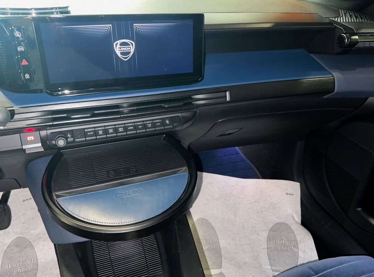 Lancia Ypsilon 1.2 mhev Edizione Limitata Cassina e-dct (14)