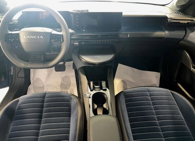 Lancia Ypsilon 1.2 mhev Edizione Limitata Cassina e-dct (19)