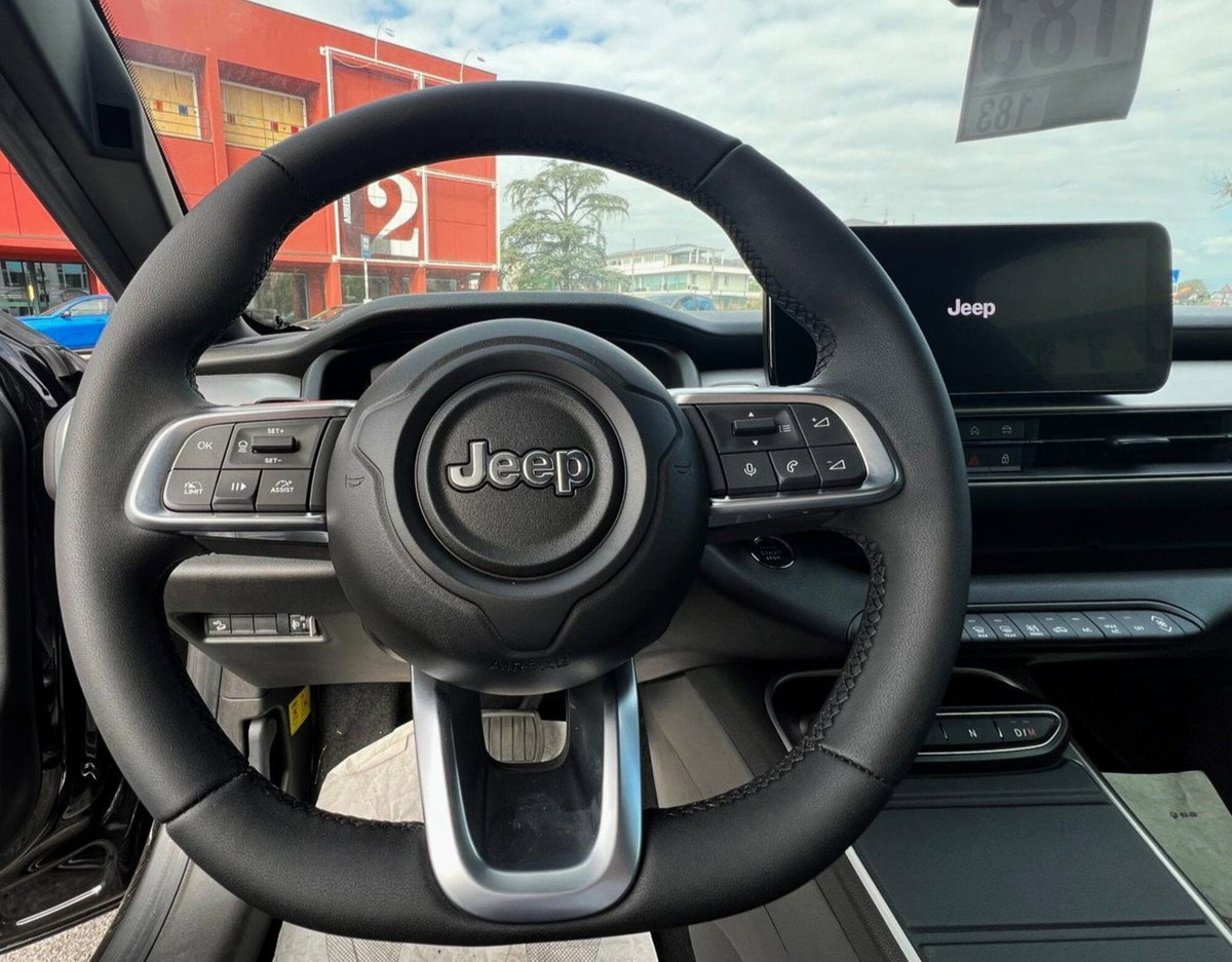 Jeep Avenger 1.2 turbo e-hybrid mhev Summit fwd 110cv edct6 (10)