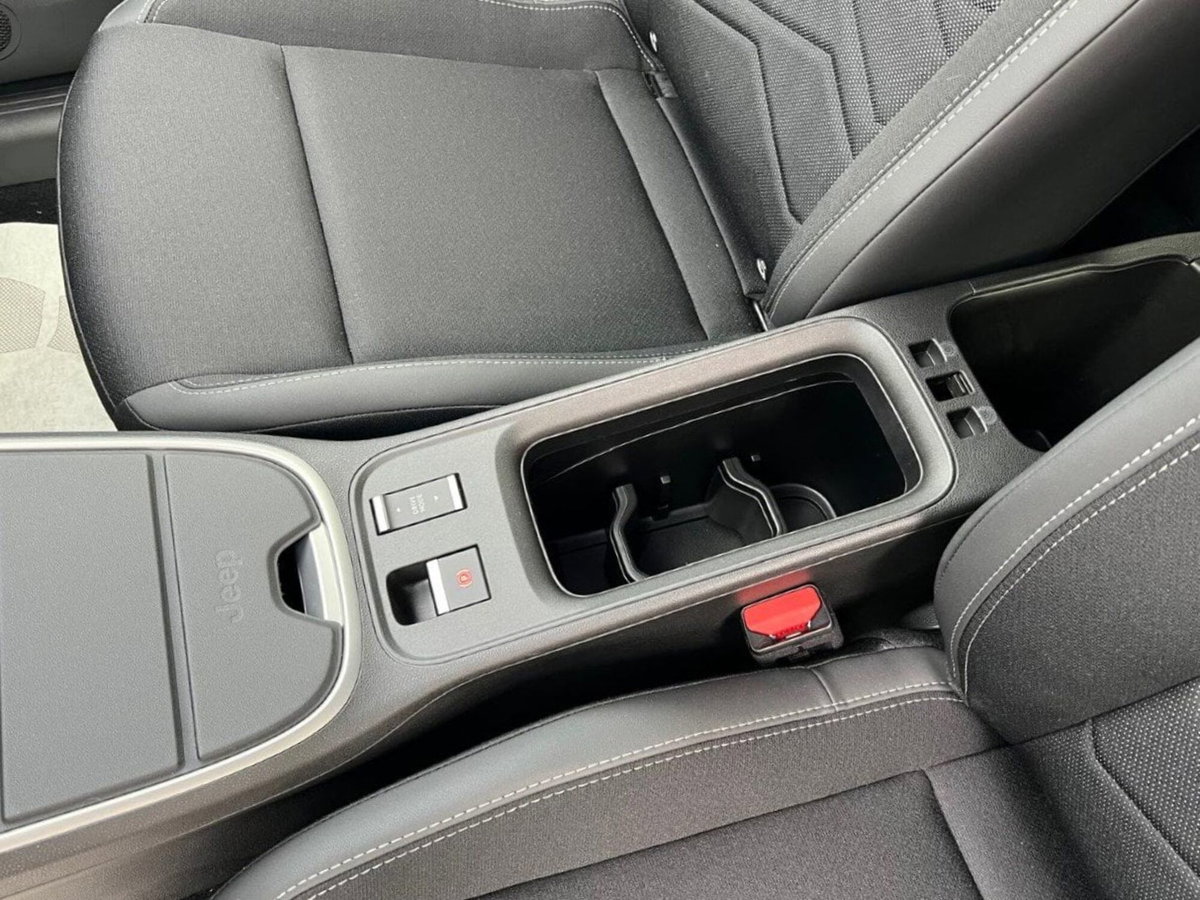 Jeep Avenger 1.2 turbo e-hybrid mhev Summit fwd 110cv edct6 (15)