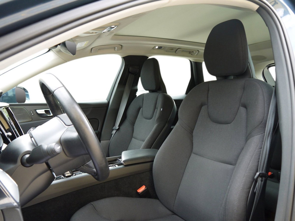 Volvo XC60 D4 Geartronic Momentum Pro (9)