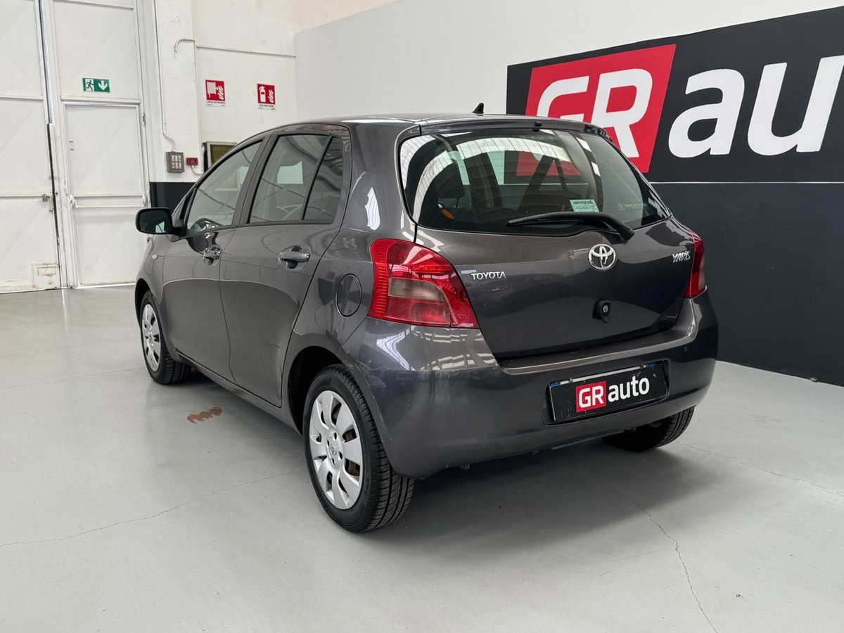 Toyota Yaris 1.3 5 porte Sol (10)