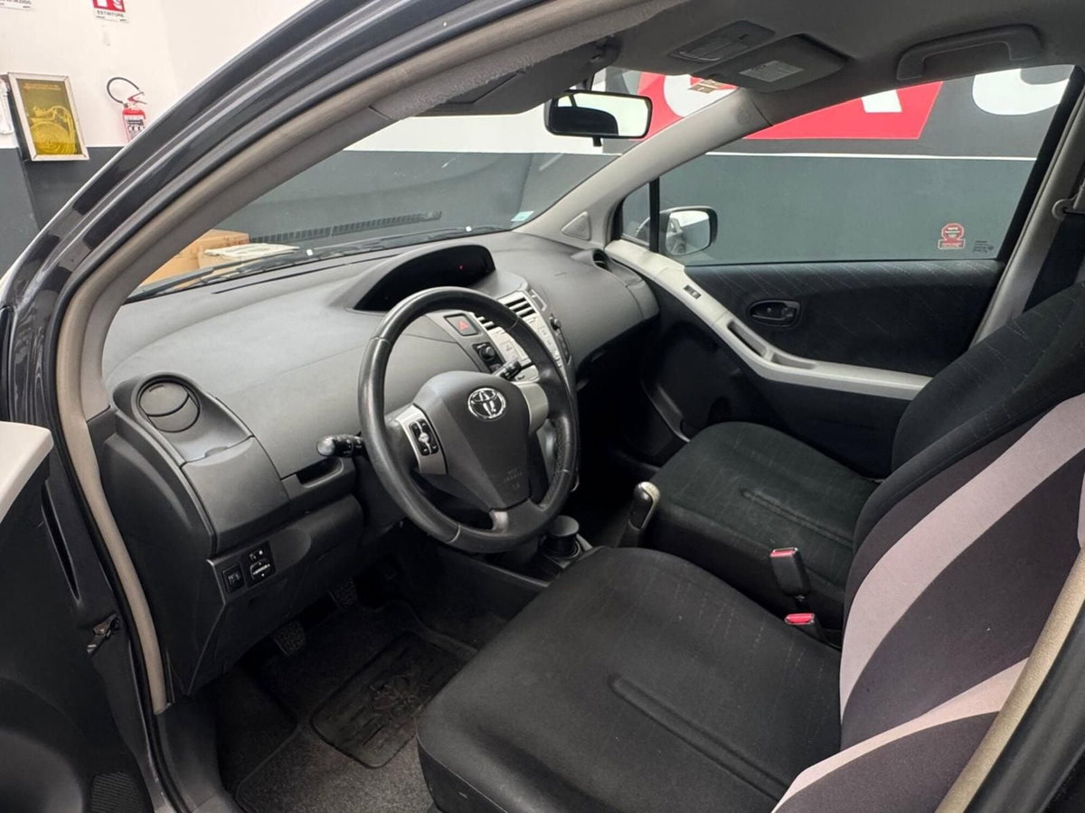 Toyota Yaris 1.3 5 porte Sol (12)