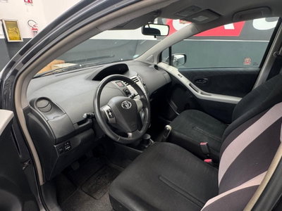 Toyota Yaris 1.3 5 porte Sol (12)