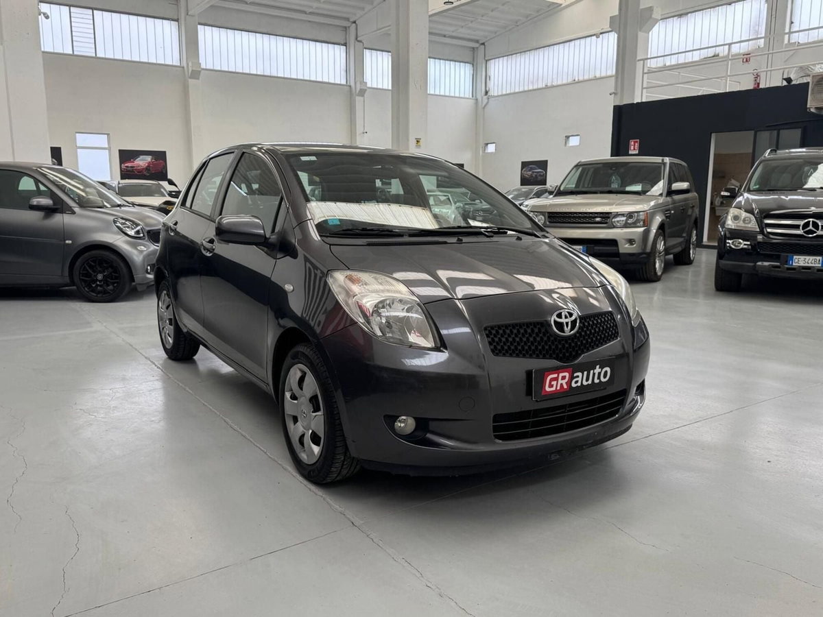 Toyota Yaris 1.3 5 porte Sol (4)