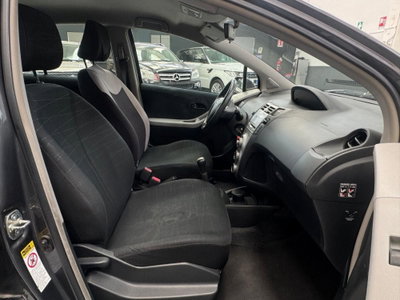 Toyota Yaris 1.3 5 porte Sol (5)