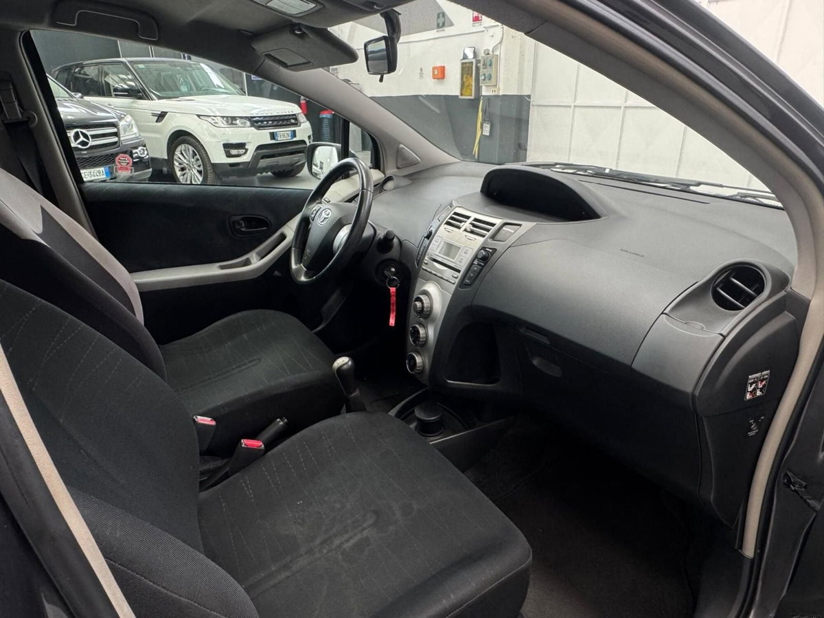 Toyota Yaris 1.3 5 porte Sol (6)
