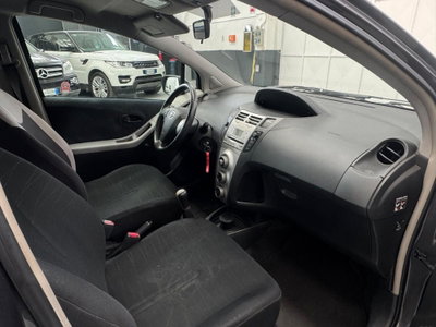 Toyota Yaris 1.3 5 porte Sol (6)