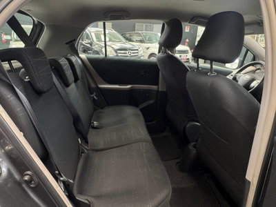 Toyota Yaris 1.3 5 porte Sol (7)