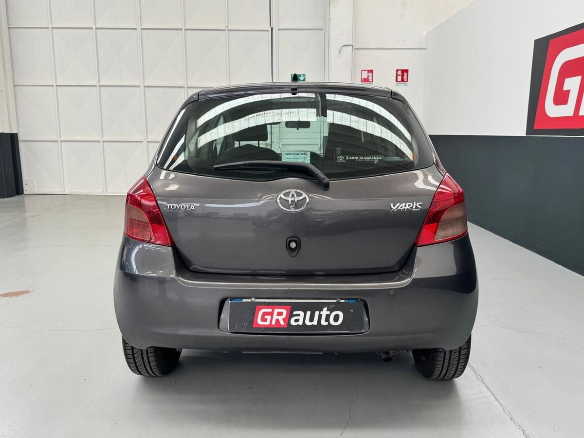 Toyota Yaris 1.3 5 porte Sol (9)