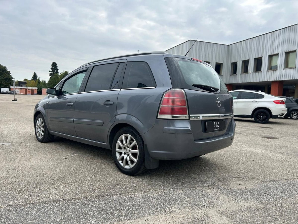 Opel Zafira 1.9 CDTI 120CV Cosmo (2)