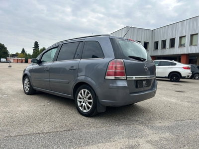 Opel Zafira 1.9 CDTI 120CV Cosmo (2)