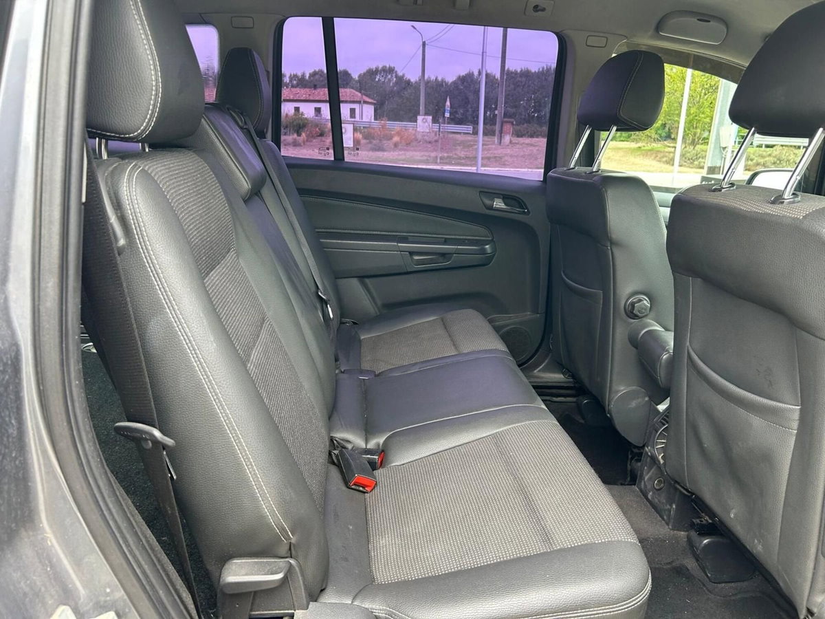 Opel Zafira 1.9 CDTI 120CV Cosmo (8)
