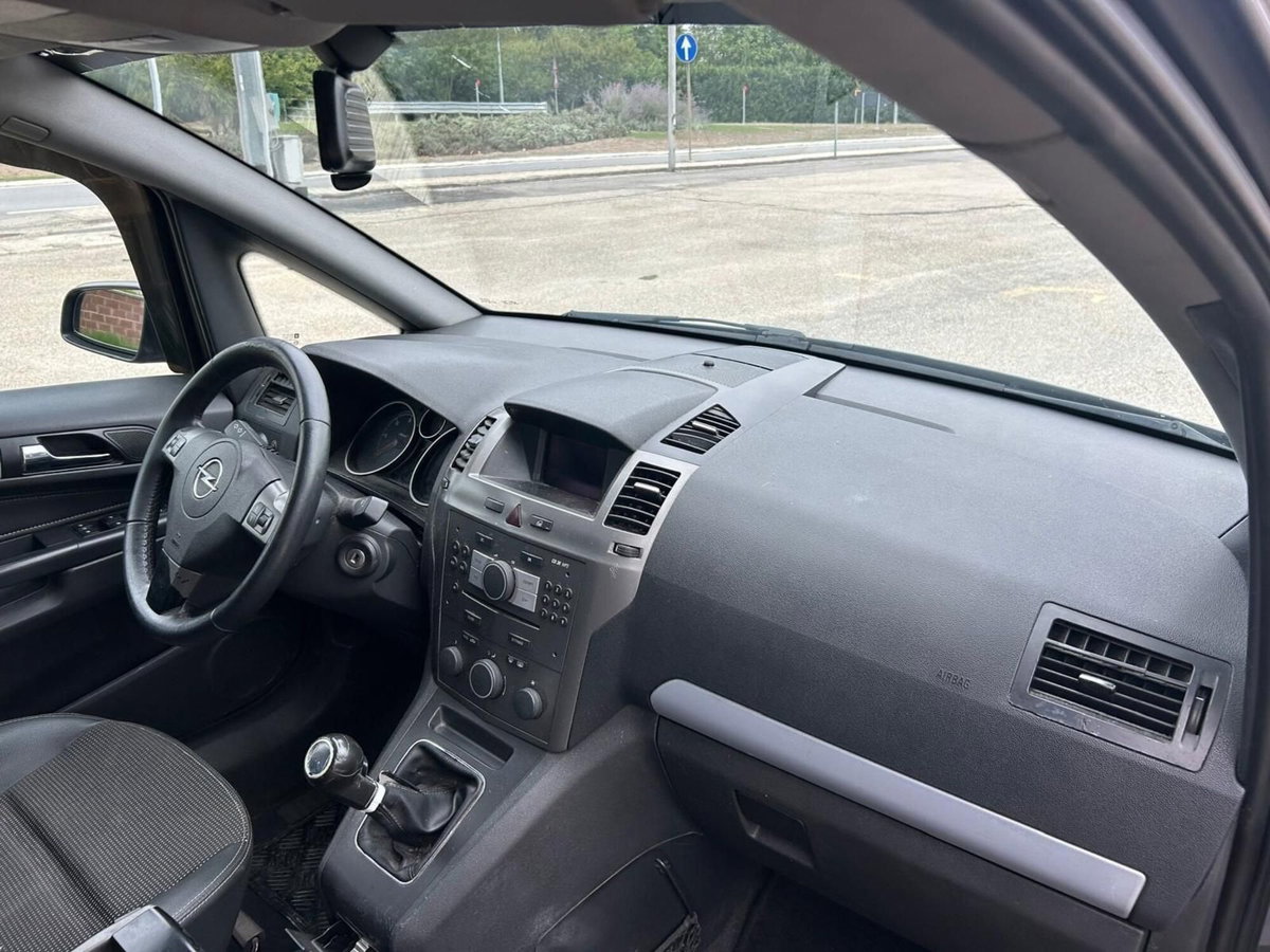 Opel Zafira 1.9 CDTI 120CV Cosmo (9)